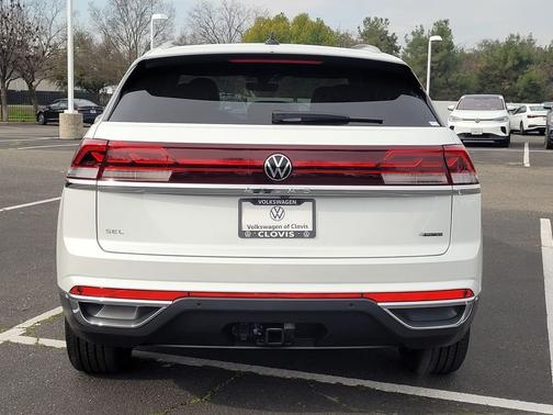 White/off-white 2026 Volkswagen Atlas Cross Sport 2.0T SEL