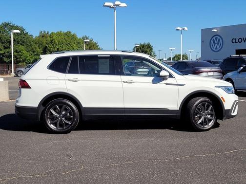 Pure White 2024 Volkswagen Tiguan 2.0T SE