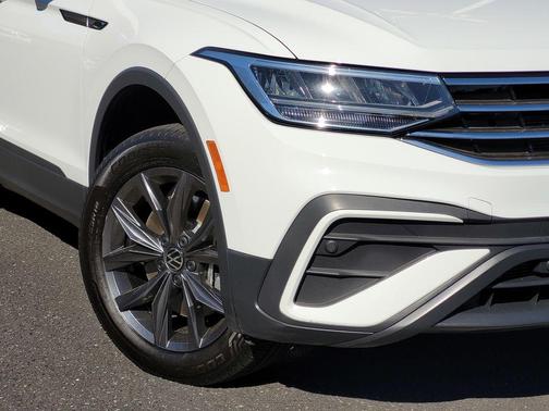 Pure White 2024 Volkswagen Tiguan 2.0T SE