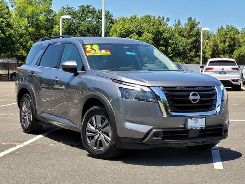 Gun Metallic 2024 Nissan Pathfinder SV