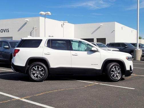 Summit White 2022 GMC Acadia SLE