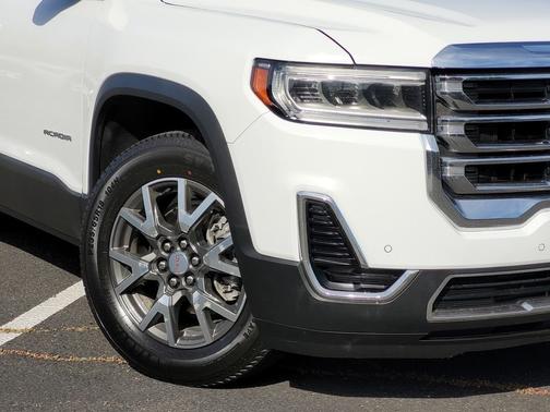 White 2022 GMC Acadia SLE
