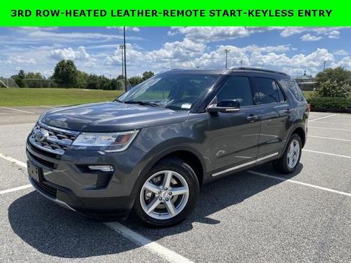 Photo 1 of 44 of 2018 Ford Explorer XLT