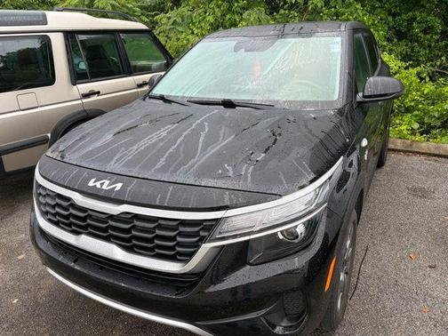 Cherry Black 2022 Kia Seltos LX