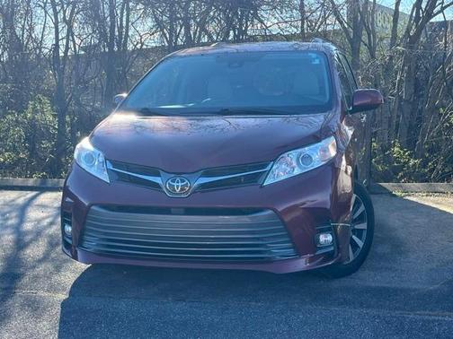 2020 Toyota Sienna XLE