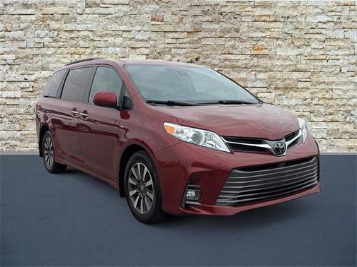 2020 Toyota Sienna XLE