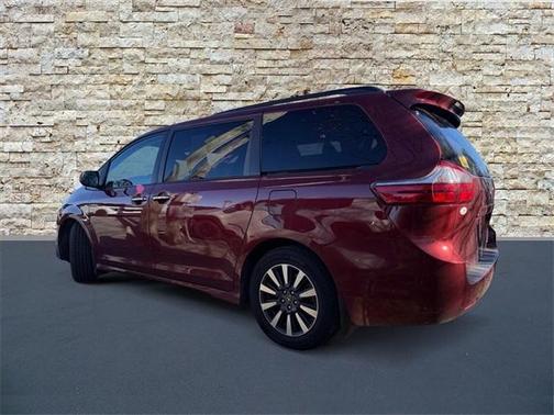 2020 Toyota Sienna XLE
