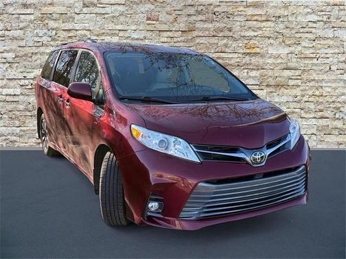 2020 Toyota Sienna XLE