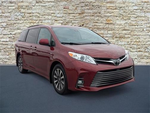 2020 Toyota Sienna XLE