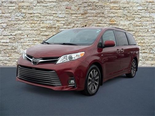 2020 Toyota Sienna XLE