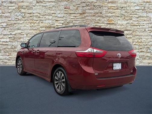 2020 Toyota Sienna XLE