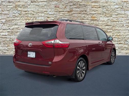2020 Toyota Sienna XLE