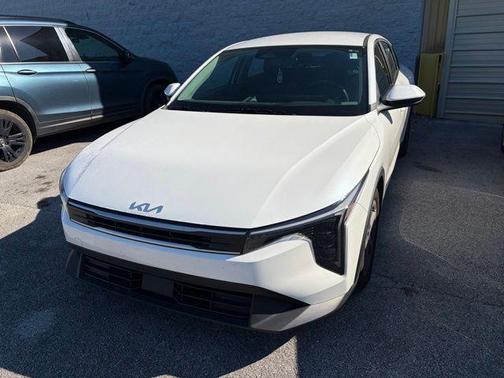 Snow White Pearl 2025 Kia K4