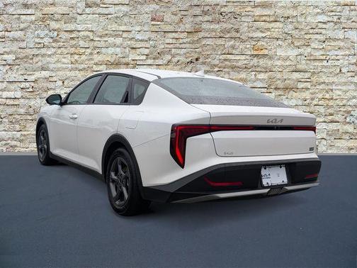 Snow White Pearl 2025 Kia K4