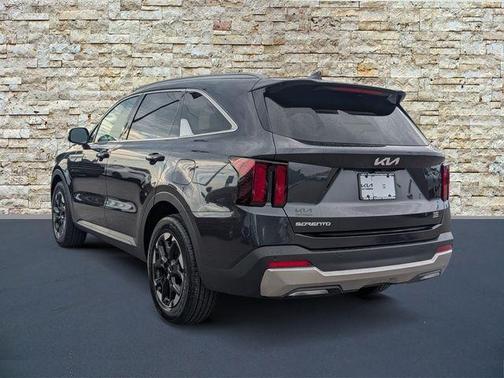 Metal 2025 Kia Sorento S