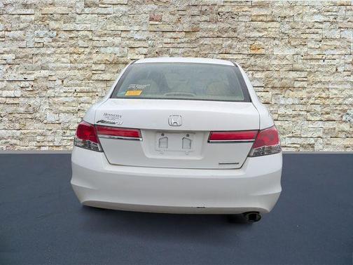 Alabaster Silver Metallic 2012 Honda Accord SE
