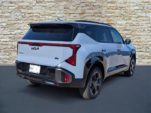 Gray 2027 Kia Seltos X-Line