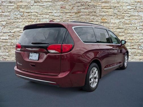 Velvet 2017 Chrysler Pacifica Touring-L