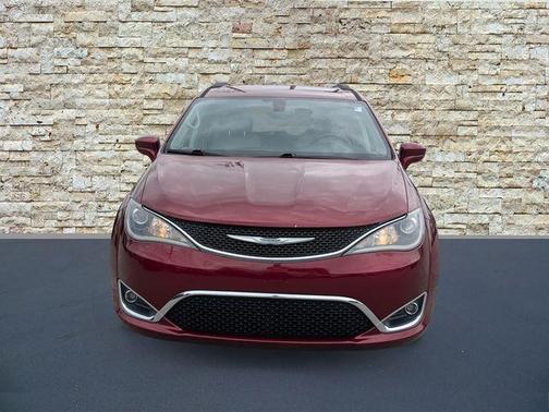 Velvet 2017 Chrysler Pacifica Touring-L