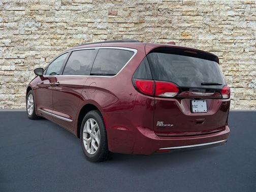 Velvet 2017 Chrysler Pacifica Touring-L