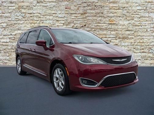 Velvet 2017 Chrysler Pacifica Touring-L