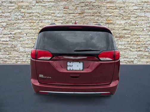 Velvet 2017 Chrysler Pacifica Touring-L
