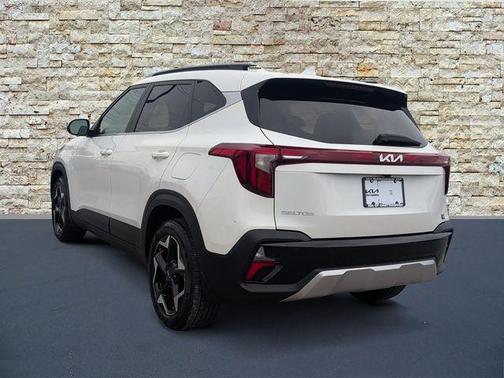 Snow White Pearl 2025 Kia Seltos EX