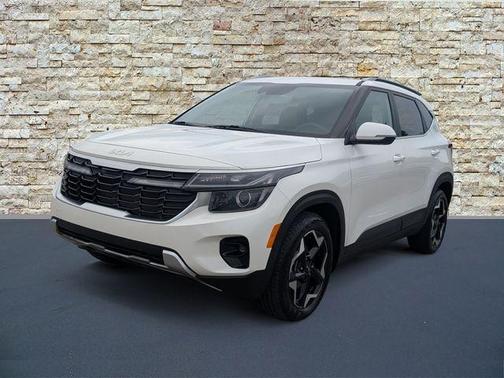Snow White Pearl 2025 Kia Seltos EX