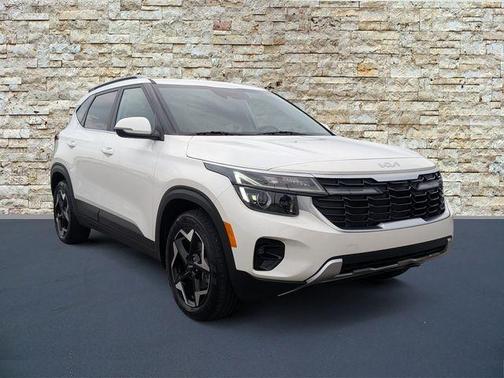 Snow White Pearl 2025 Kia Seltos EX