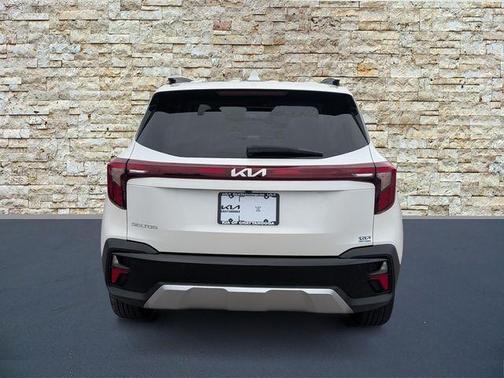 Snow White Pearl 2025 Kia Seltos EX