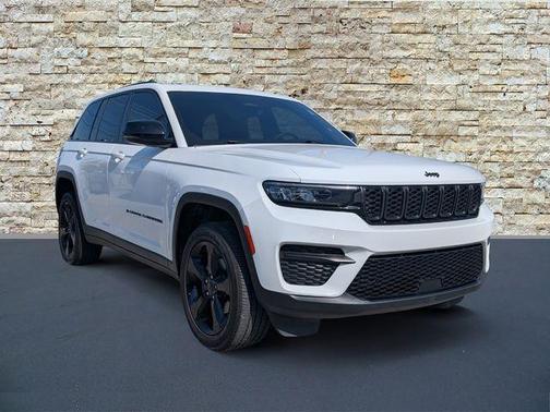 Bright White Clearcoat 2023 Jeep Grand Cherokee Altitude