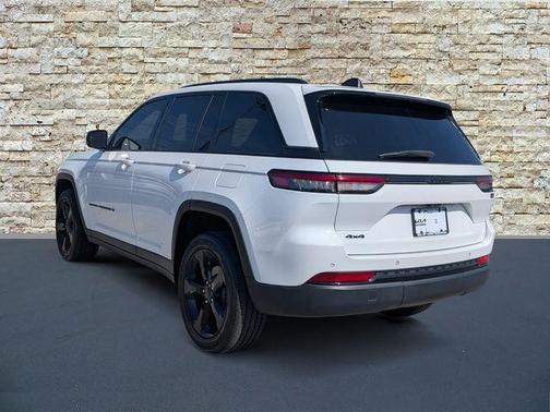 Bright White Clearcoat 2023 Jeep Grand Cherokee Altitude