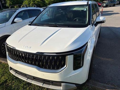 Snow White Pearl 2025 Kia Carnival LXS