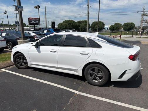 White Pearl 2023 Kia K5 LXS