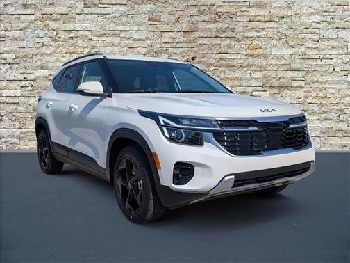 Snow White Pearl 2026 Kia Seltos EX