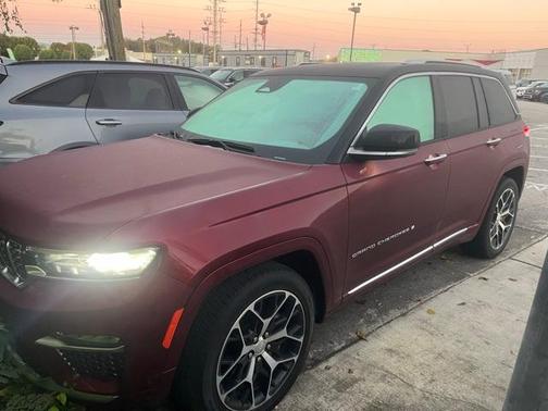 2023 Jeep Grand Cherokee Summit
