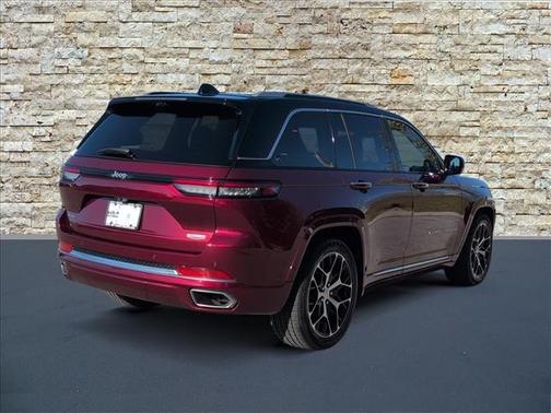 2023 Jeep Grand Cherokee Summit