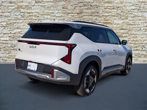 Snow White Pearl 2027 Kia Seltos EX