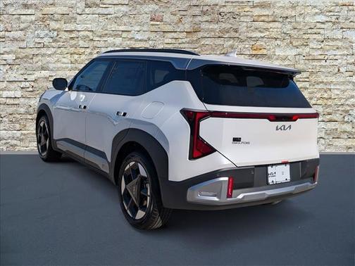 Snow White Pearl 2027 Kia Seltos EX
