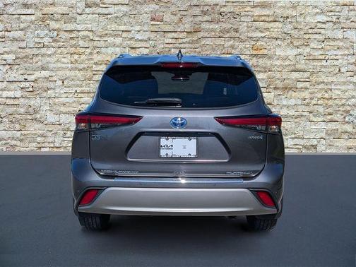2023 Toyota Highlander Hybrid Platinum