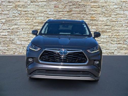 2023 Toyota Highlander Hybrid Platinum