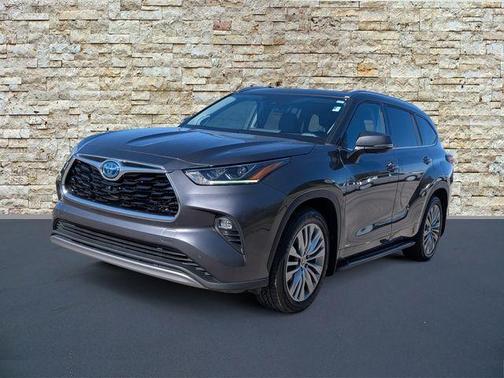 2023 Toyota Highlander Hybrid Platinum