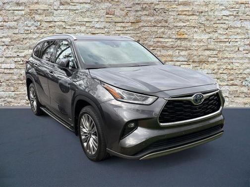 2023 Toyota Highlander Hybrid Platinum