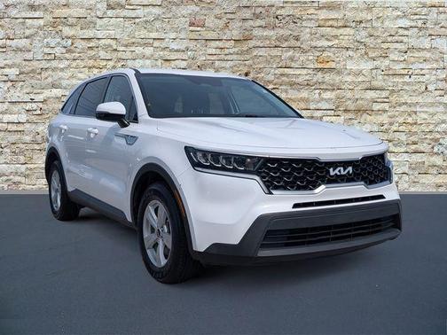 White Pearl 2022 Kia Sorento LX