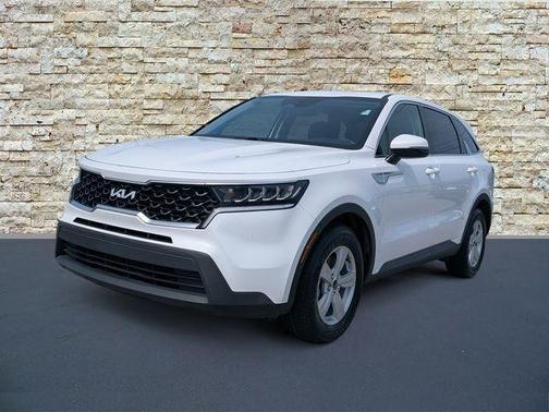 White Pearl 2022 Kia Sorento LX