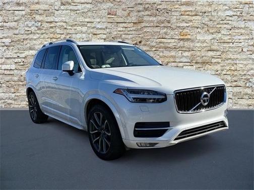 2017 Volvo XC90 T6 Momentum