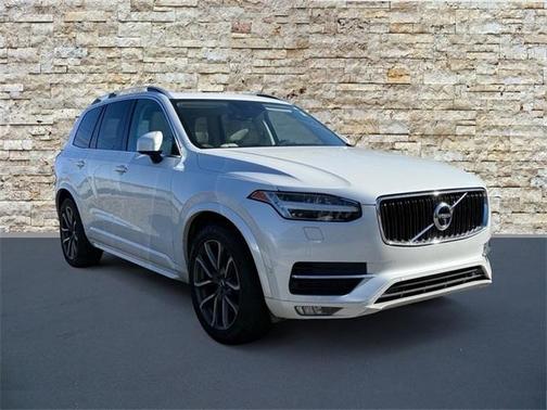 2017 Volvo XC90 T6 Momentum