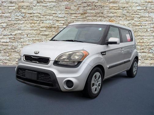 Bright Silver Metallic 2013 Kia Soul Base