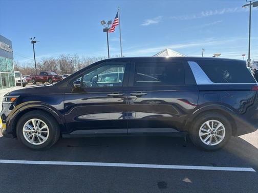 2022 Kia Carnival LX