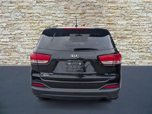 Ebony Black 2016 Kia Sorento LX